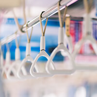 自宅や常勤先の近くで探す